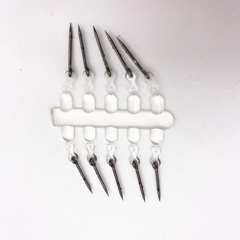 Pointe métallique pour appâts carpe - Spike droit avec élastique transparent et montage Ronnie rig