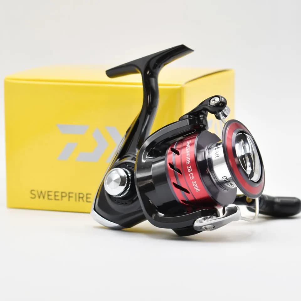 Moulinet DAIWA SWEEPFIRE CS spinning 1500-5000 ABS avec spool métal et drague 2-8kg pour pêche sportive