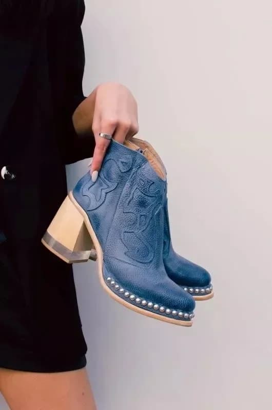 Bottines femme cuir talons bas broderie britannique - Chaussures soirée PU design cool