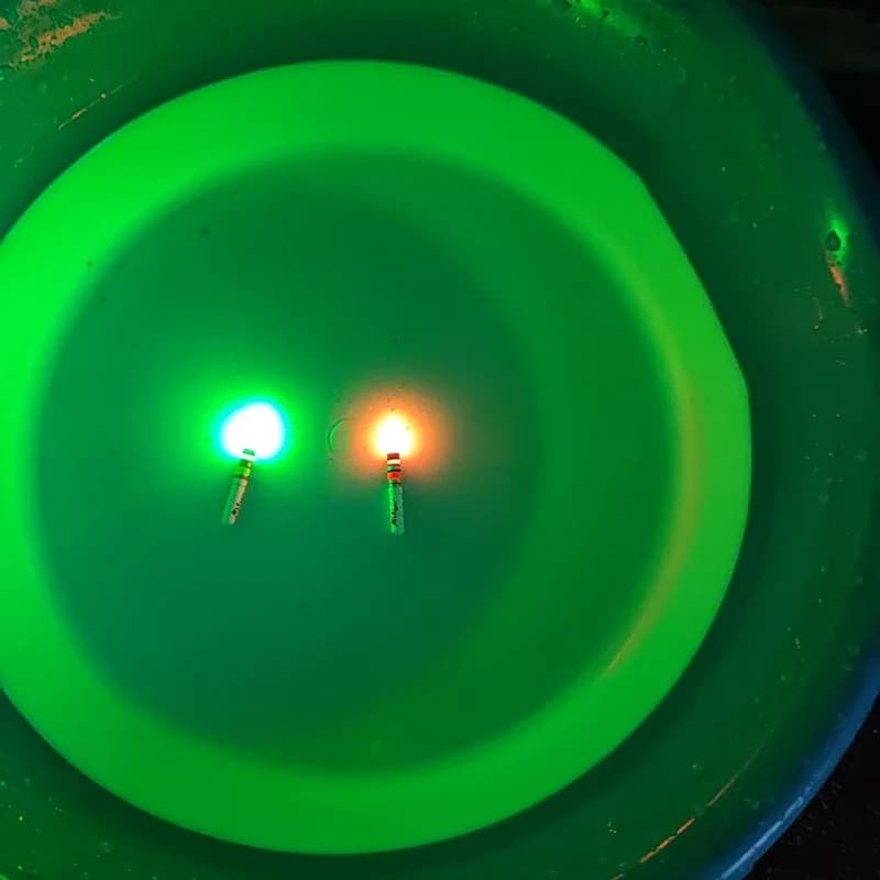 10 bâtons lumineux LED vert et rouge pour la pêche de nuit, étanches avec pile CR322,