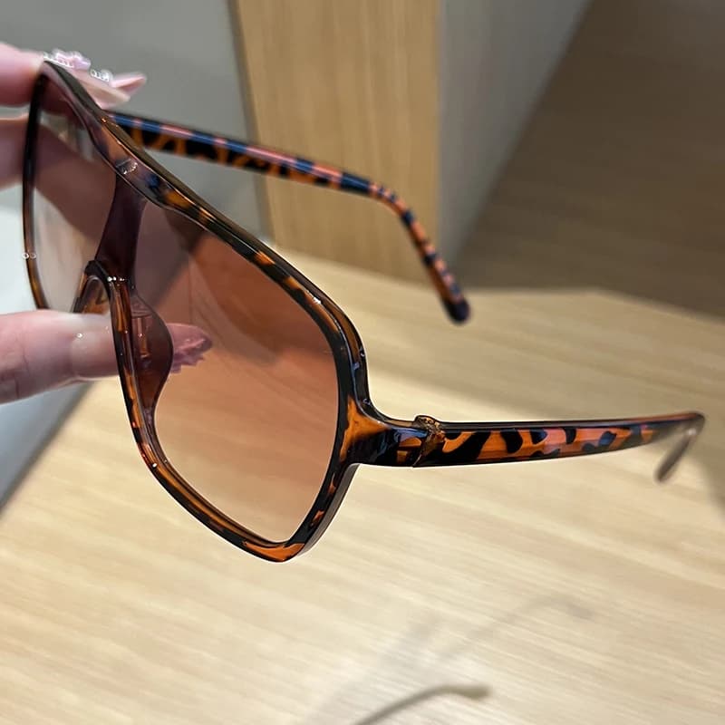 Lunettes de soleil carrées tendance grandes montures femmes gradient pilote UV400