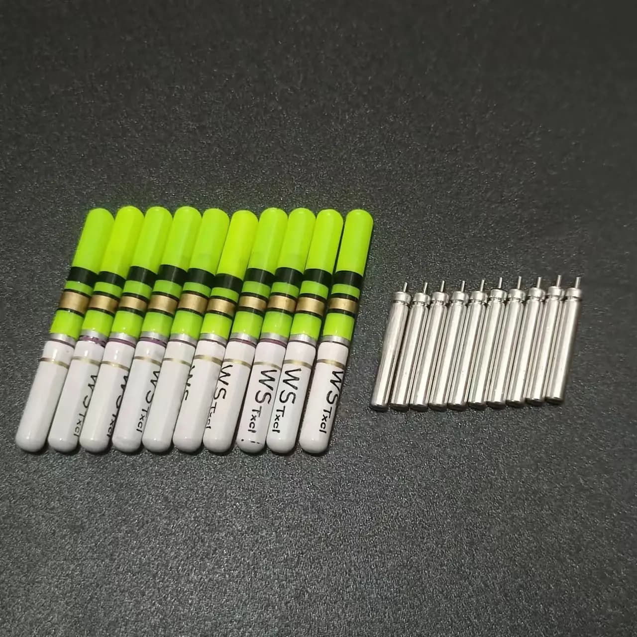 10 bâtons lumineux verts et rouges pour la pêche de nuit, avec piles CR322 et lampe