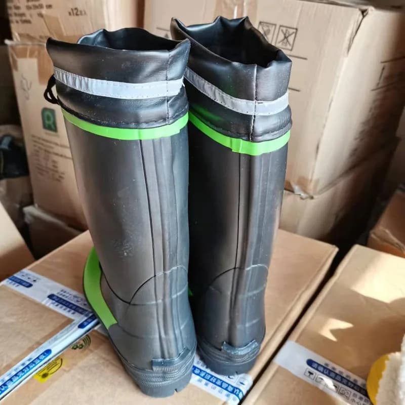 Bottes de pêche caoutchouc haute tube homme semelle cloutée anti-dérapante résistante morsures serpent