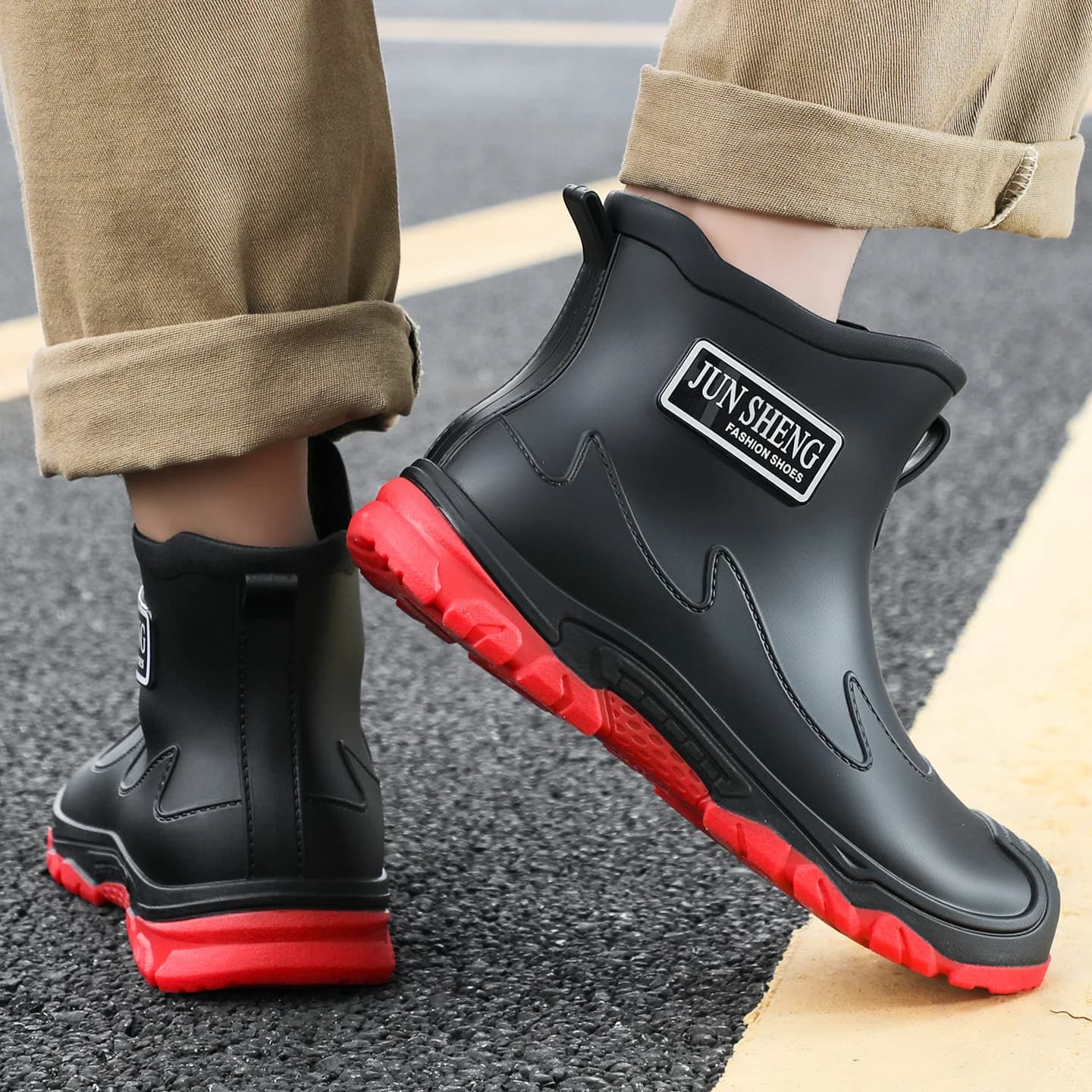 Bottes de pluie courtes unisexes grises anti-dérapantes pour pêche et vélo résistantes en plastique