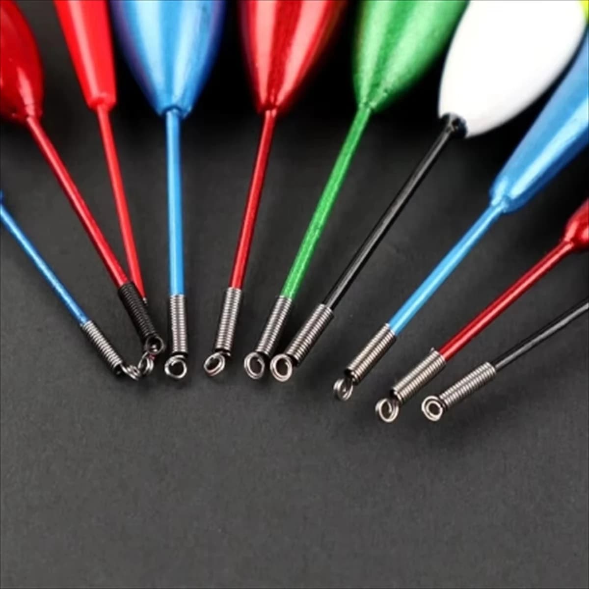 Lot promotion de 10 flotteurs de pêche en mousse, mix tailles et couleurs, pour votre matériel et accessoires
