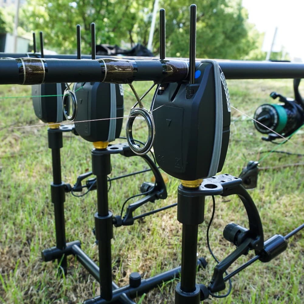 Set d'Alarmes de Pêche Carpe Sans Fil 1+4 avec Avertissement Sonore et Lumineux LED B1230