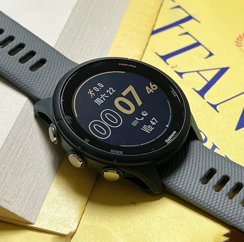 Montre Garmin Forerunner 255 - GPS sportif 46mm, autonomie 14 jours, étanche 5ATM pour pêcheurs exigeants