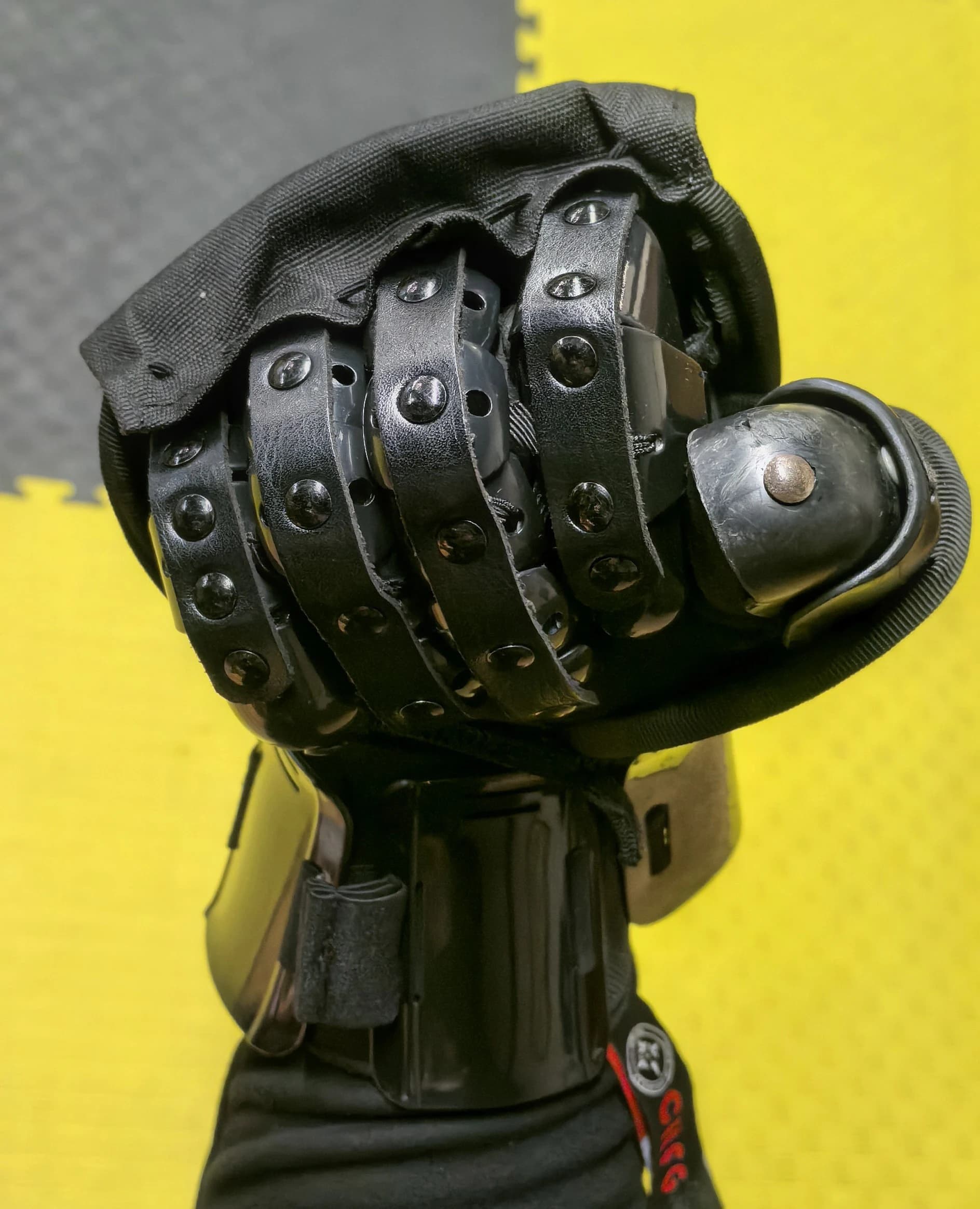 Gant unique tactique acier : protection entraînement, sécurité renforcée, préparation pêche