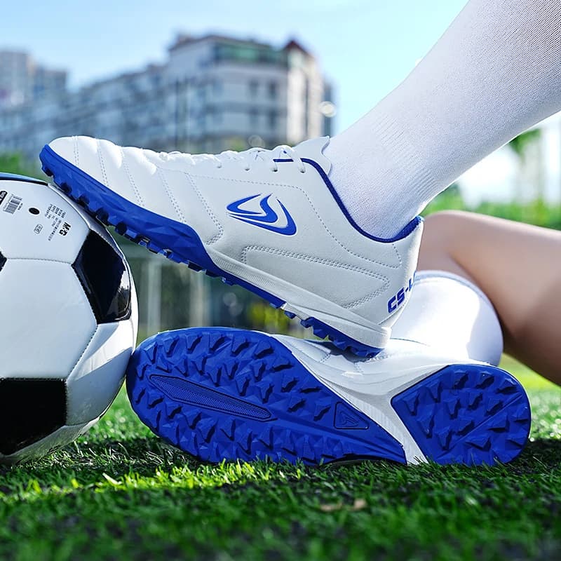 Chaussures de football adultes 39-45 : Grandes tailles unisexes pour entraînement sportif intensif