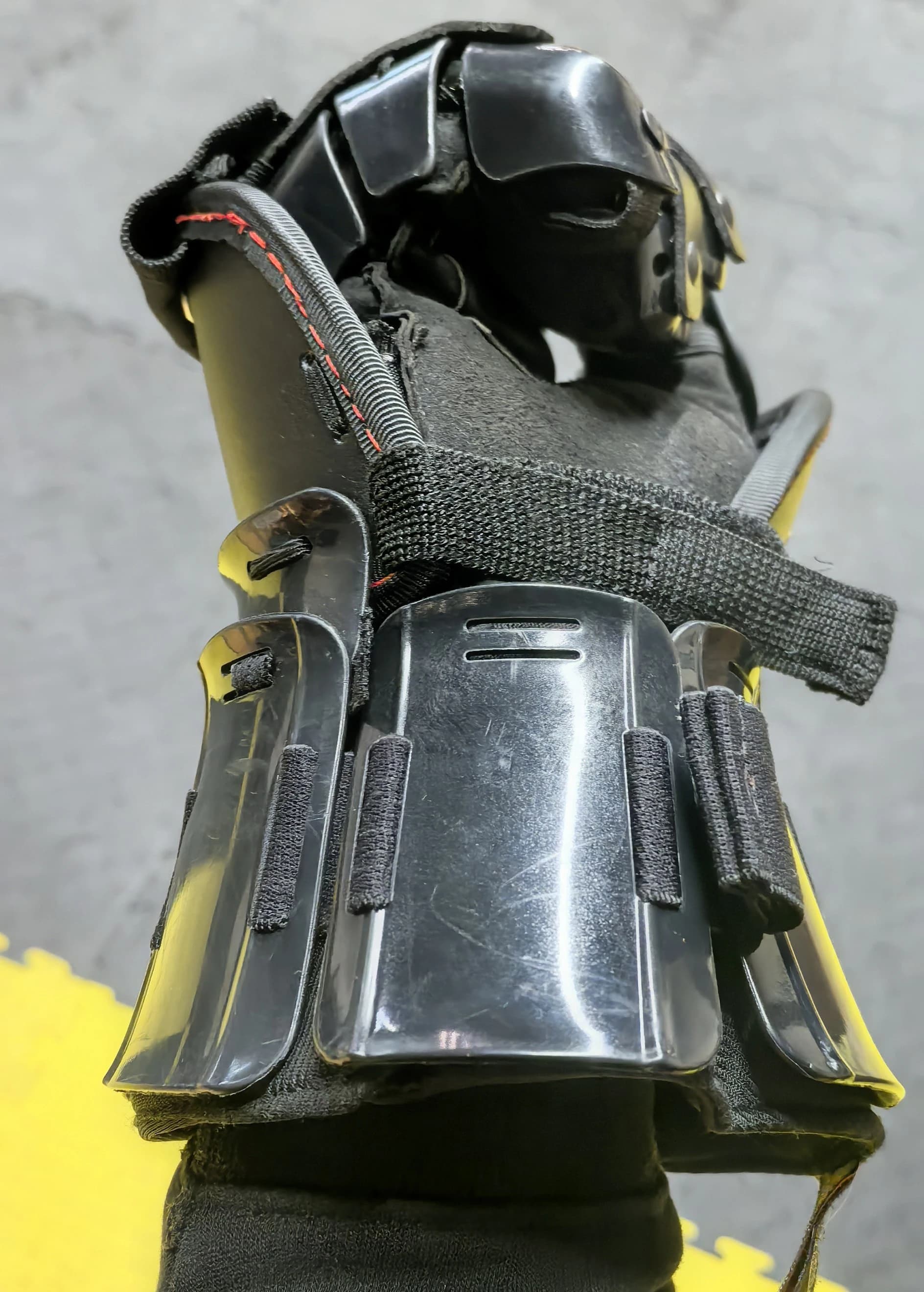 Gant unique tactique acier : protection entraînement, sécurité renforcée, préparation pêche