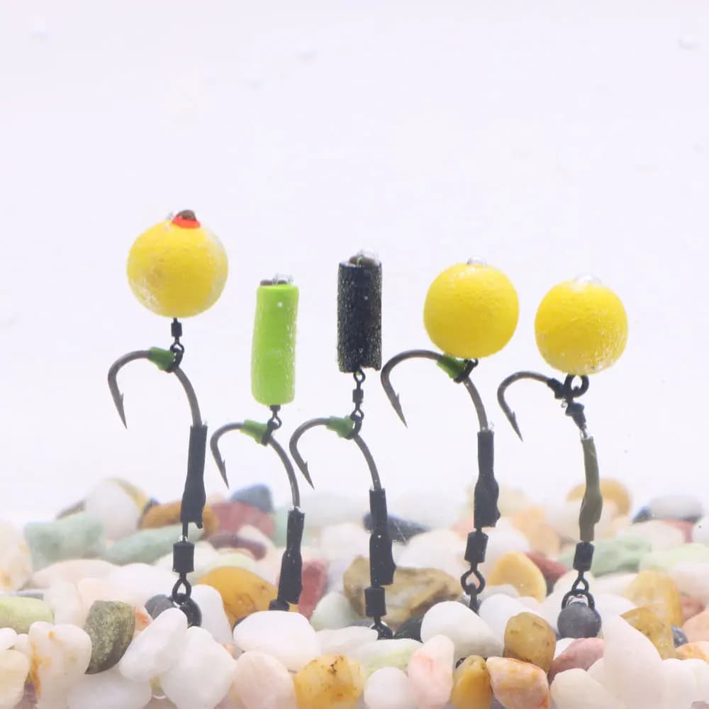 4 hameçons Ronnie Rig courbés avec appâts pop-up et vis à boilies pour la pêche à la carpe