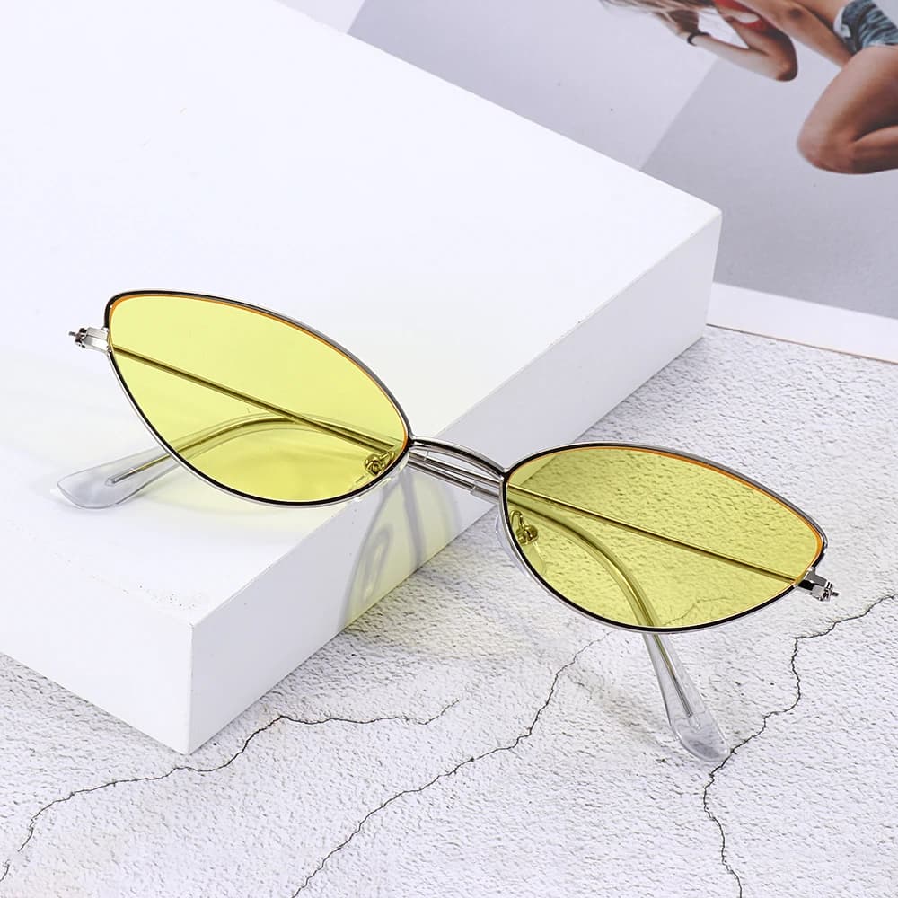 Lunettes chat rétro femme - Modèle cat eye vintage noir rouge rose protection UV400 tendance
