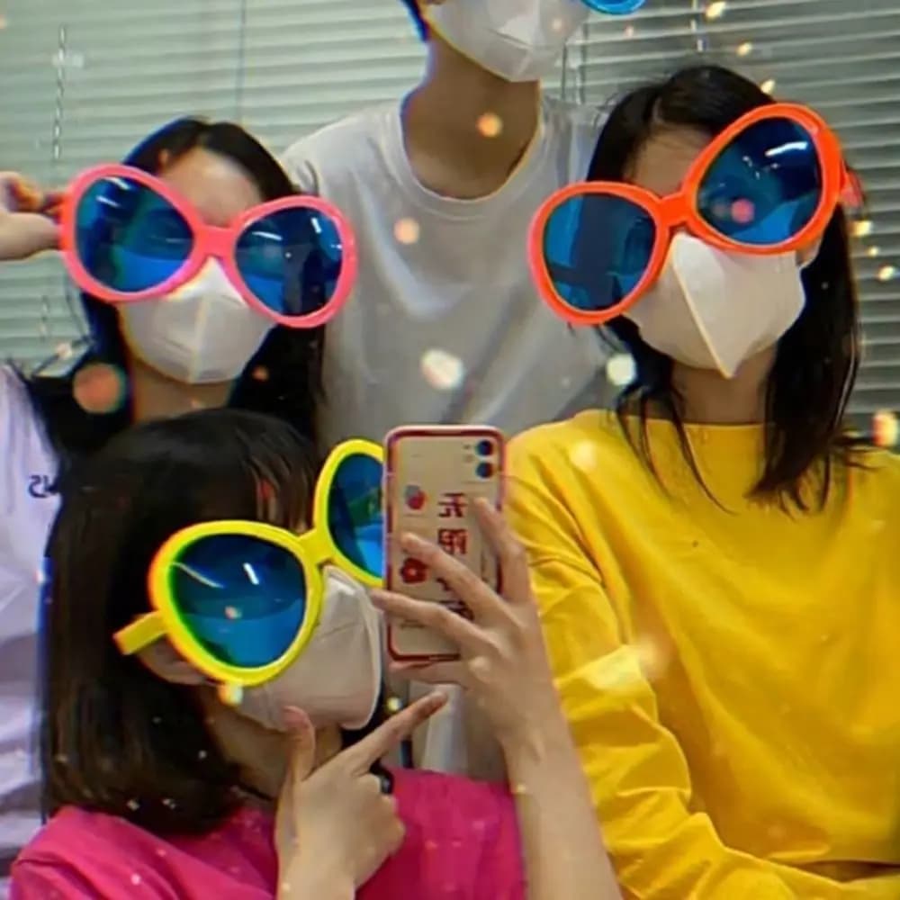 Lunettes géantes lumineuses en plastique pour fêtes - Forme cœur - Accessoire déco anniversaire et soirées