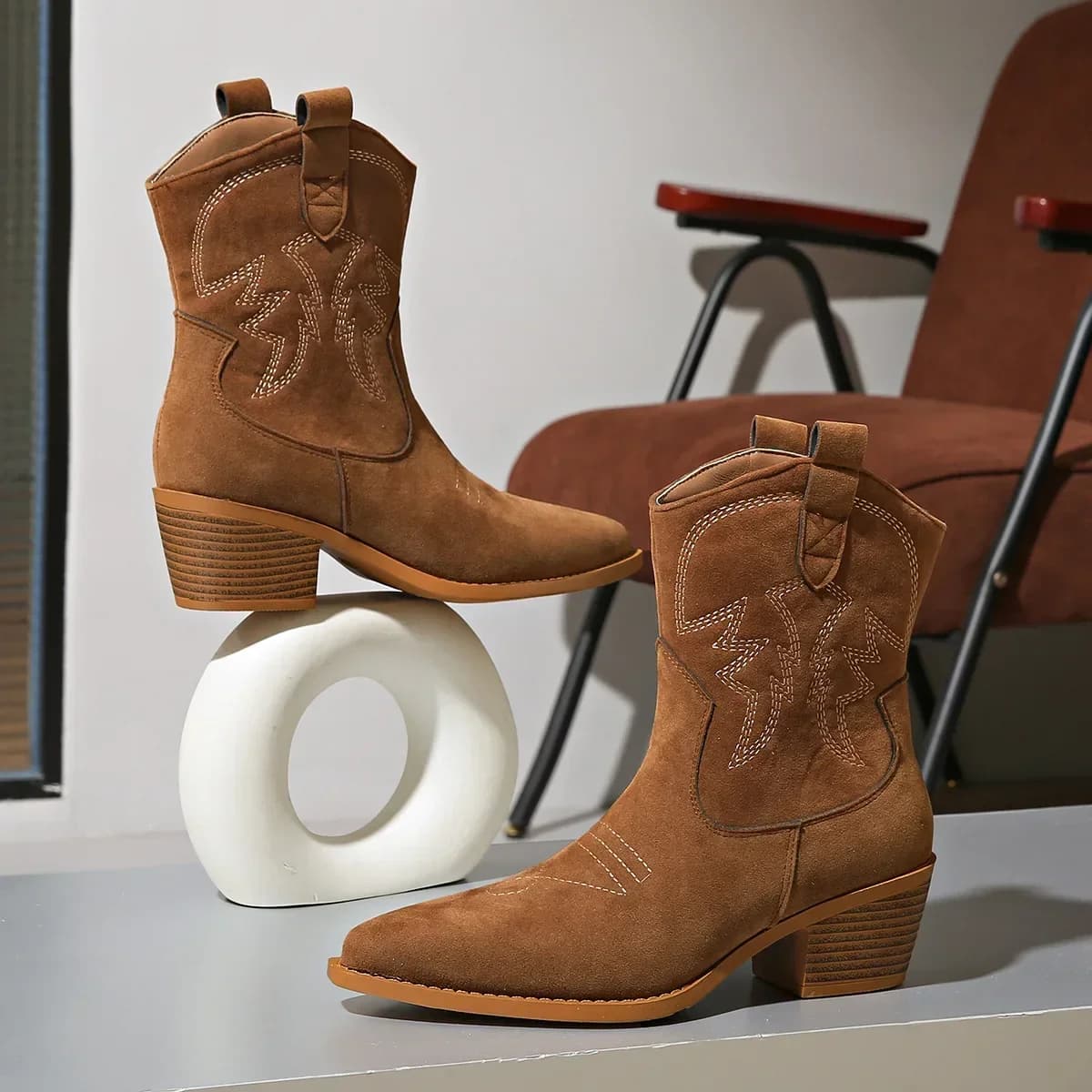 Bottes cowboy courtes brodées bout pointu talon bloc rétro 2025 enfiler facile femmes