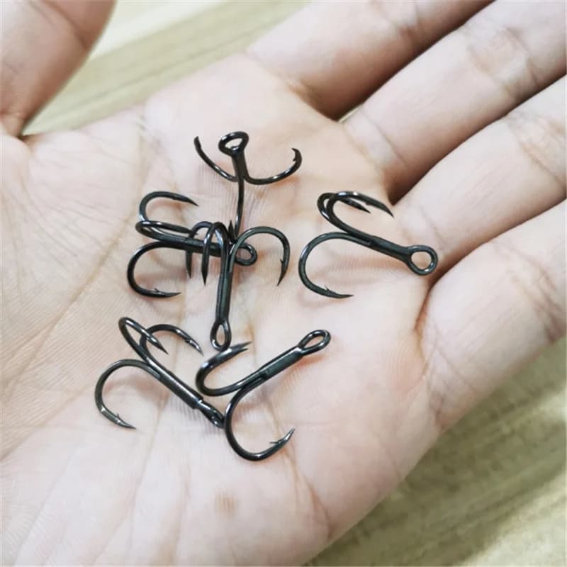 10 hameçons triples affûtés acier carbone pour leurres et appâts tailles 2 à 10 pêche