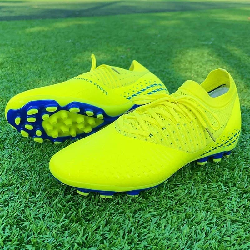Chaussures de foot crampons moulés confortables respirantes pour entraînement et matchs compétition