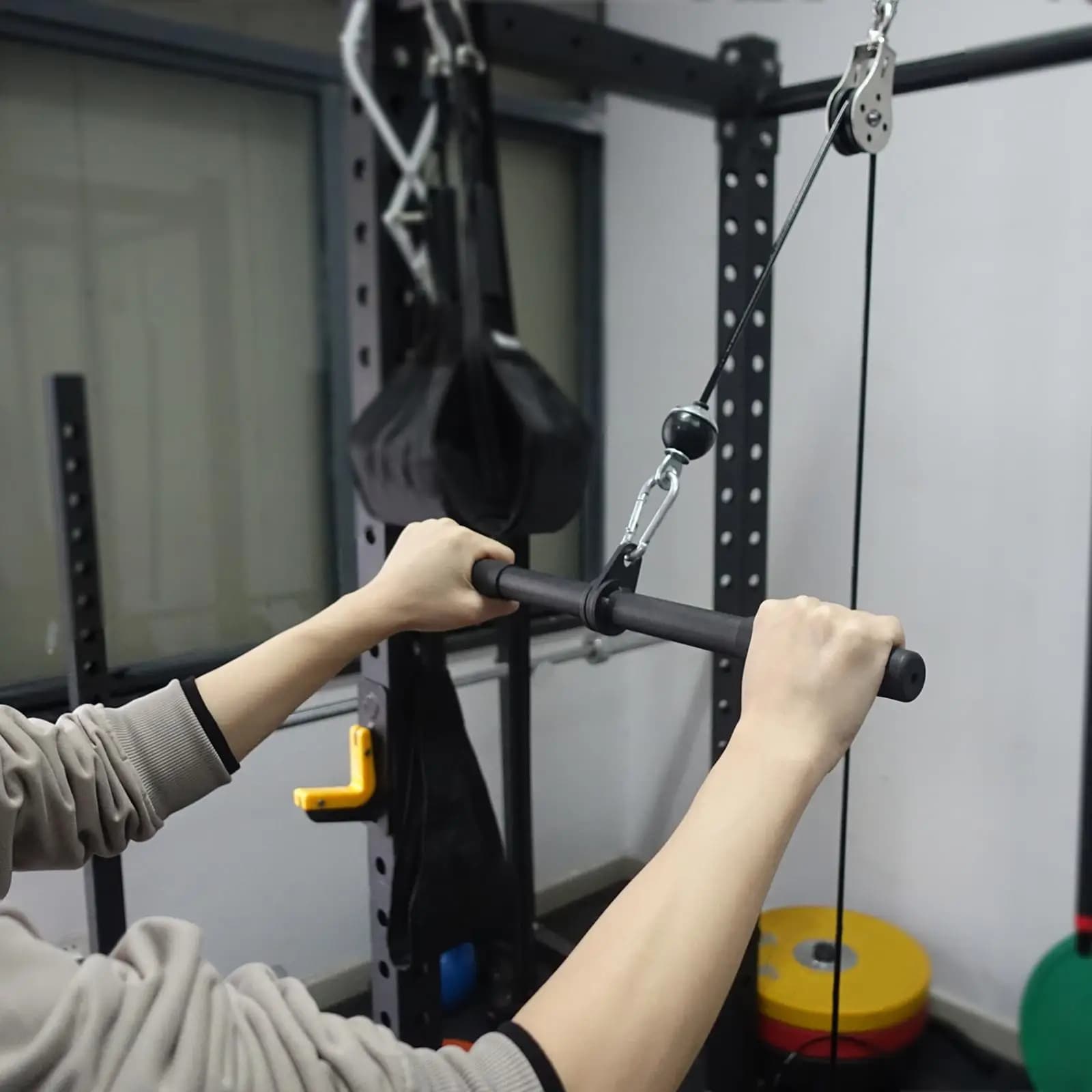 Barre LAT pour machine à câble - Accessoire rotation complète pour tractions et curls