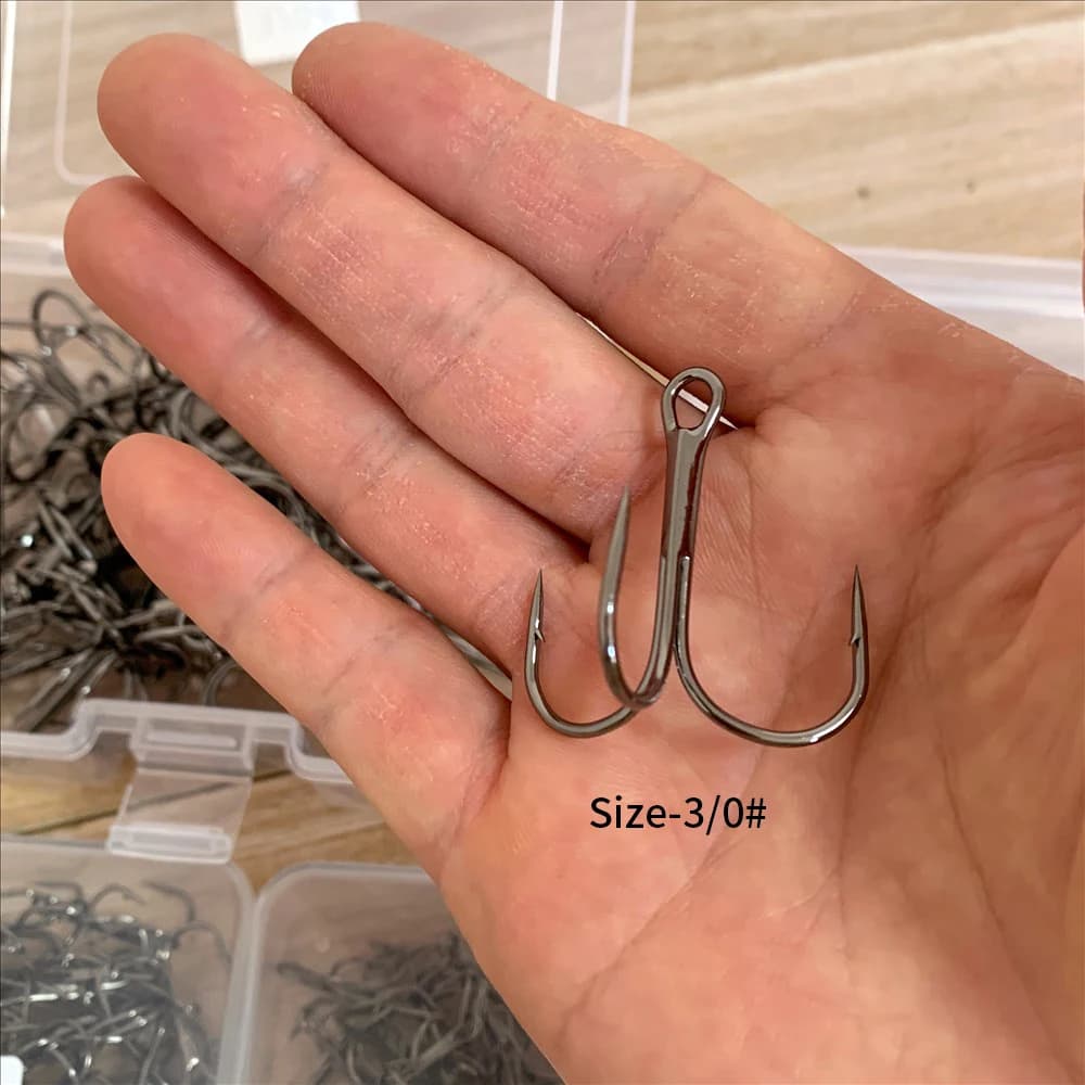 Shawto 50 hameçons triples acier carbone barbelés - Matériel pêche complet en boîte pratique