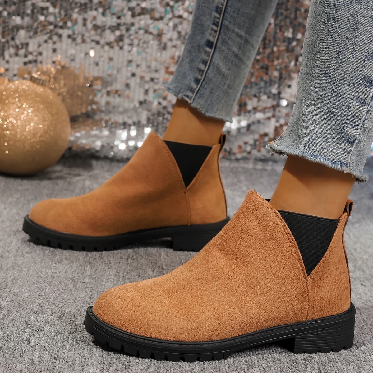 Bottes cheville talon carré femme - Simili daim, découpe en V, semelle antidérapante professionnelle
