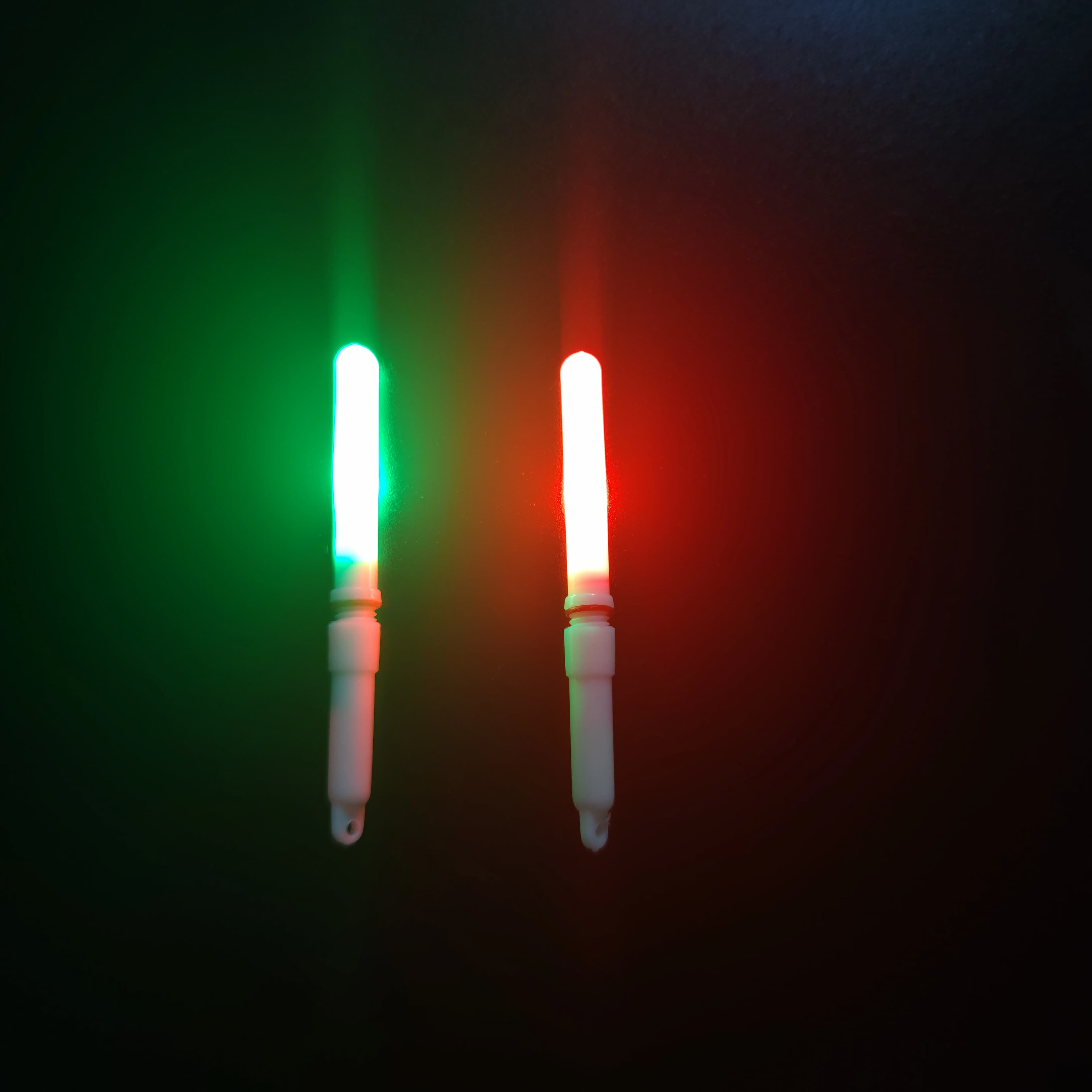 10 bâtons lumineux pêche de nuit avec piles CR425 - accessoire flotteurs lumineux attracteur lampe B651