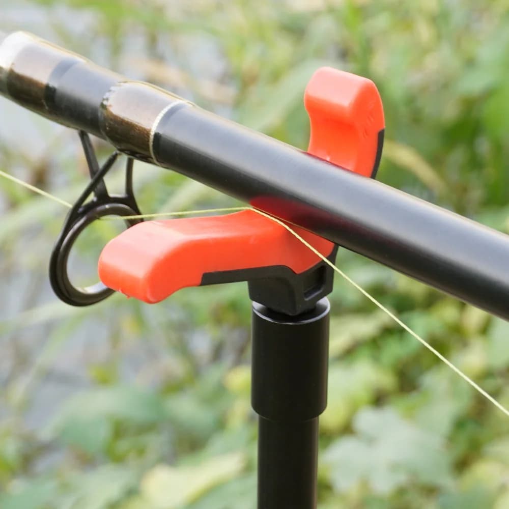 Support canne pêche carpe plastique rouge 8mm filetage universel - Porte canne feeder buzz bar