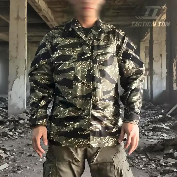Combinaison de pêche tactique Tom G3 - Durable respirante camouflage Woodland